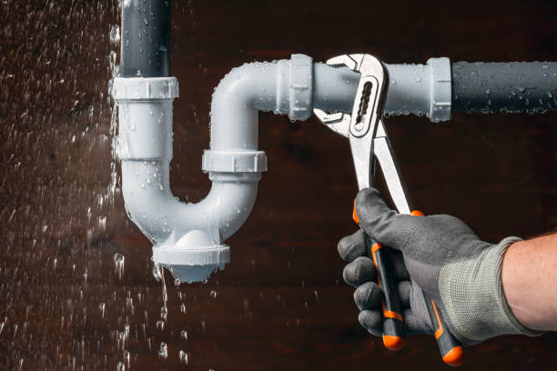 Professional Gas Line Repair technician working in Hettick, IL